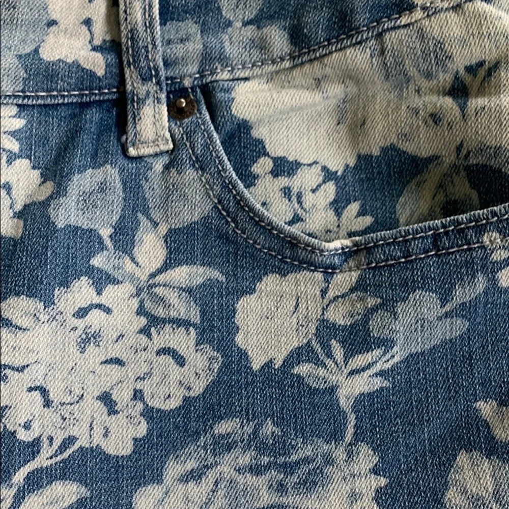 Faded Glory Floral Blue Jeans - Picture 7 of 7